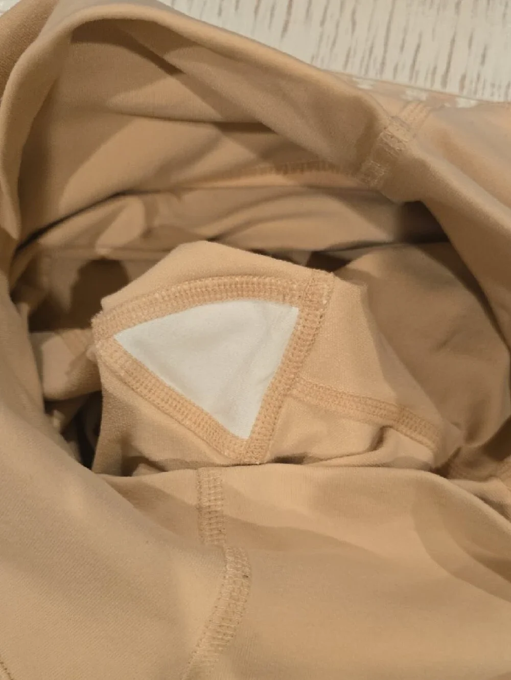 ALO Yoga High-Rise Leggings in Light Nude/blush